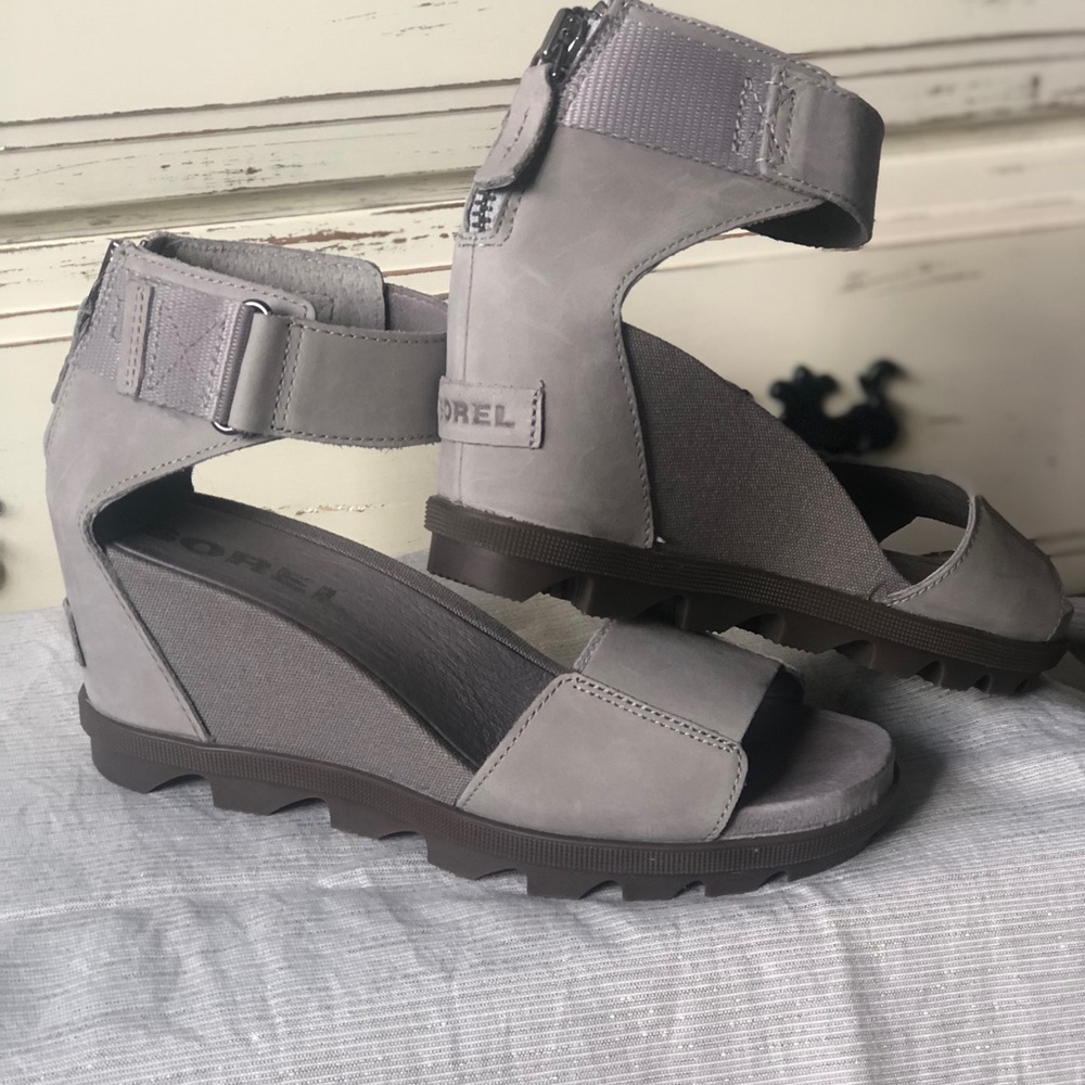 Sorel Light Grey Sandals size 7.5